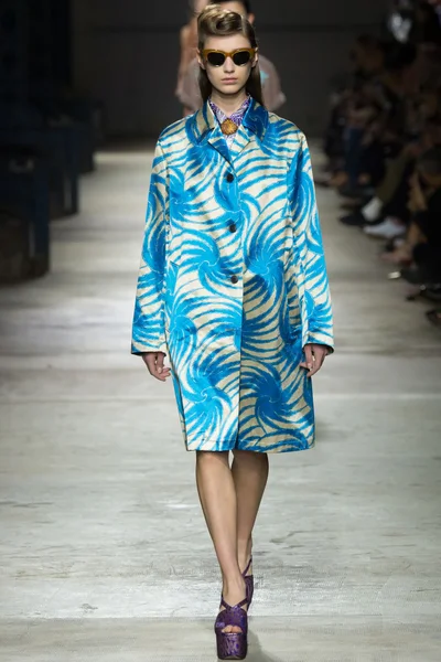 Look 10